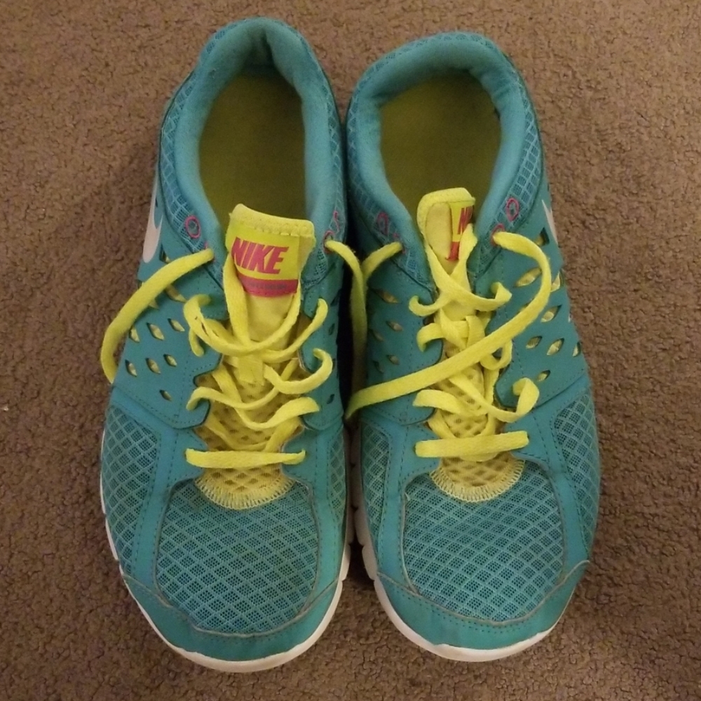 Women's Nike Flex 2103 Run Sz 9